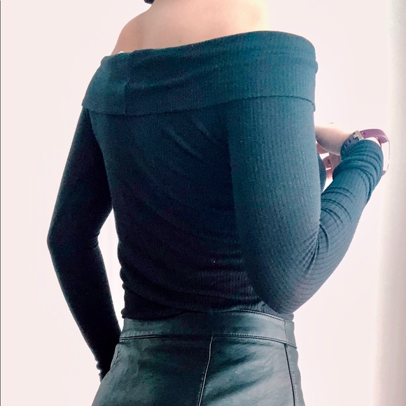 Urban Outfitters Sweater Top - Picture 2 of 3